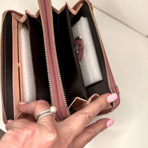 NWT Dusty Rose Hand crafted 12 Card Slot Large Capacity Crossbody Handbag - Picture 5 of 7